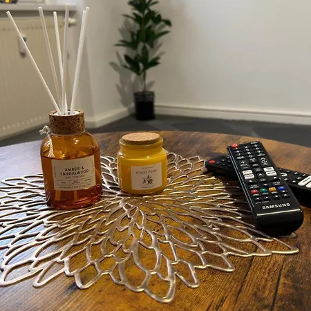 Moderne Direkt Am Bahnhof Gelegen Apartamento