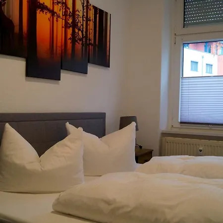 Moderne Direkt Am Bahnhof Gelegen Apartment