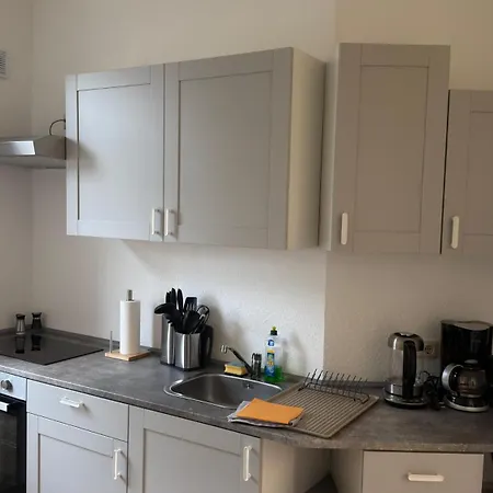 Moderne Direkt Am Bahnhof Gelegen Apartment