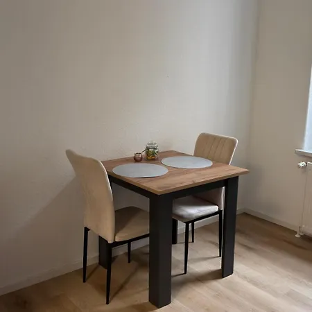 Moderne Direkt Am Bahnhof Gelegen