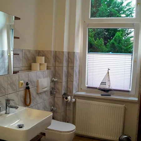 Moderne Direkt Am Bahnhof Gelegen Apartment *
