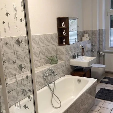 Moderne Direkt Am Bahnhof Gelegen Apartment *