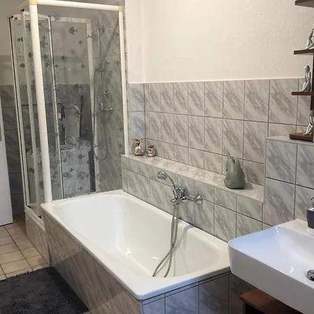 Moderne Direkt Am Bahnhof Gelegen Apartment *