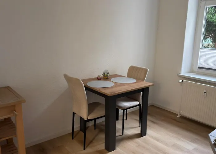 Moderne Direkt Am Bahnhof Gelegen